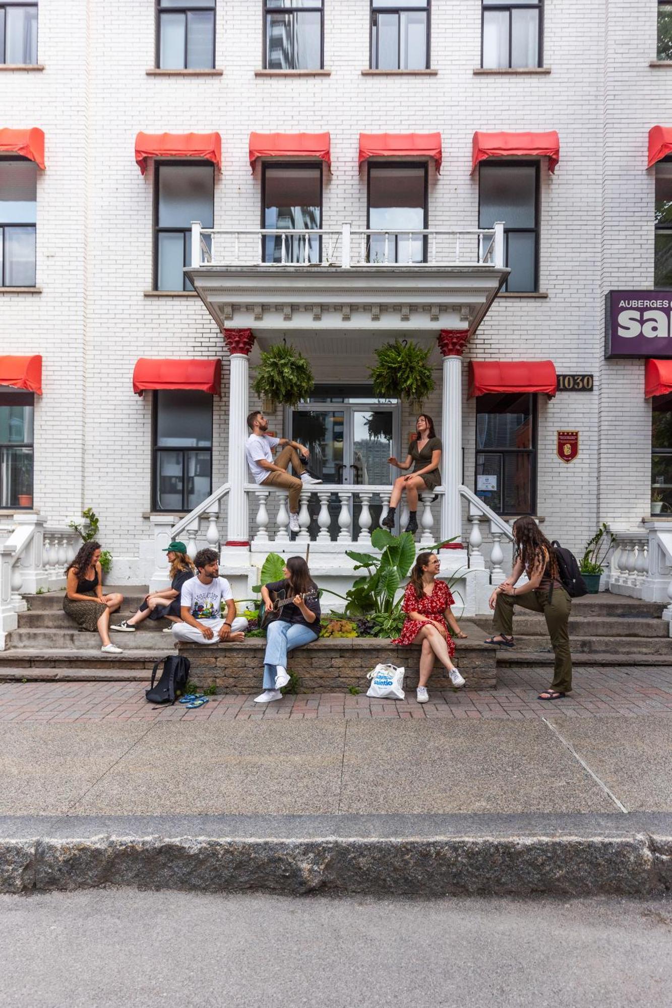 Auberge Saintlo Montreal Hostel ภายนอก รูปภาพ